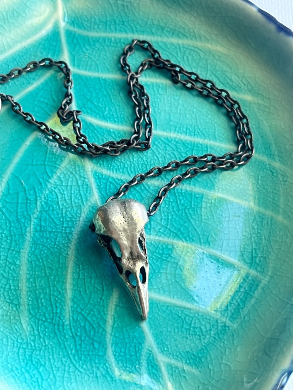 Magpie Crow Skull Pendant Necklace - Dark Chain